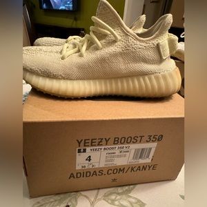 Yeezy adidas yellow size 4,EU5